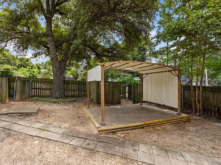 517 W Houston St #515 — Photo 17