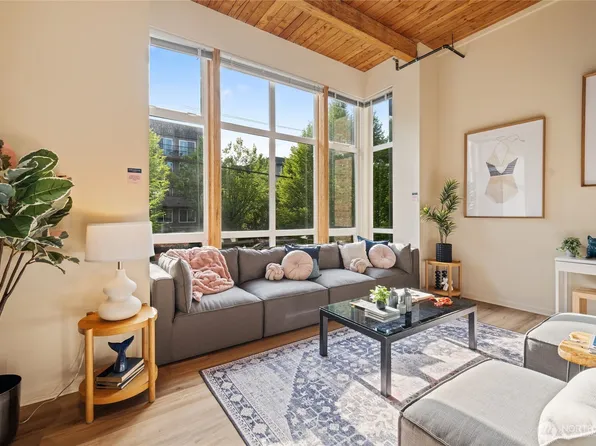 1812 19th Avenue #205, Seattle, WA 98122