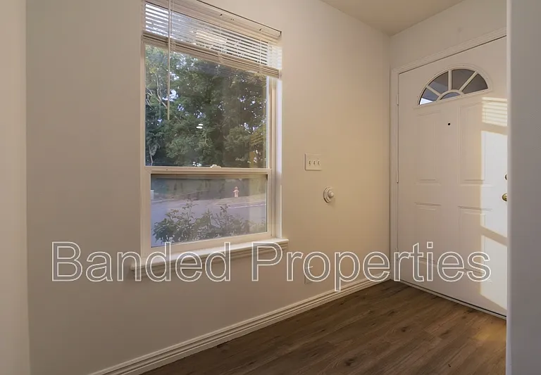 325 E Mill St S #3 — Photo 5