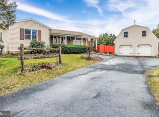 498 Ontelaunee Dr, Shoemakersville, PA