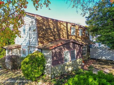 843 W Fingerboard Rd, Staten Island, NY, 10305