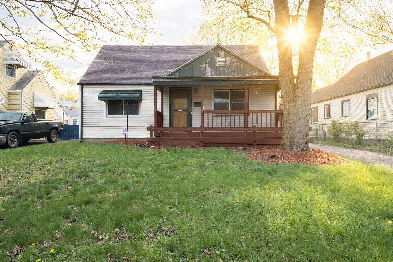 3498 Bremen St photo 1