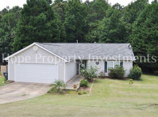 55 Canterbury Dr, Grantville, GA 30220