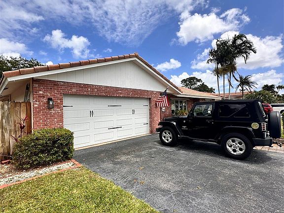 2nd image of 1098 NW 15th Ave