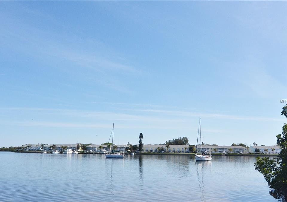 1st image of 3821 Pompano Dr SE