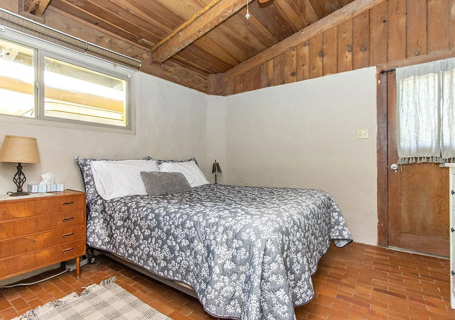 Temporary, Furnished Rental! — Photo 1