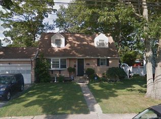 468 N. Greene Ave, Lindenhurst, NY 11757