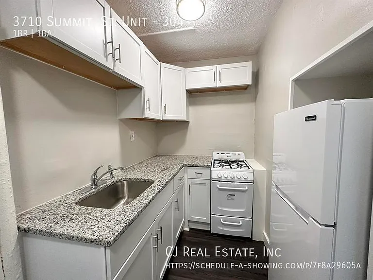 3710 Summit St #304 — Photo 5
