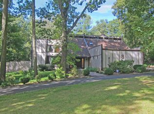 8 Perry Ct, Armonk, NY 10504