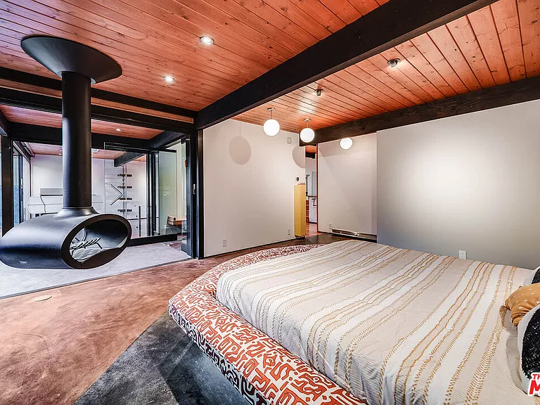 22277 Buena Ventura St — Photo 51