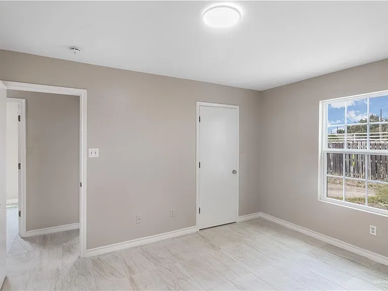 3812 Camellia Ave — Photo 11