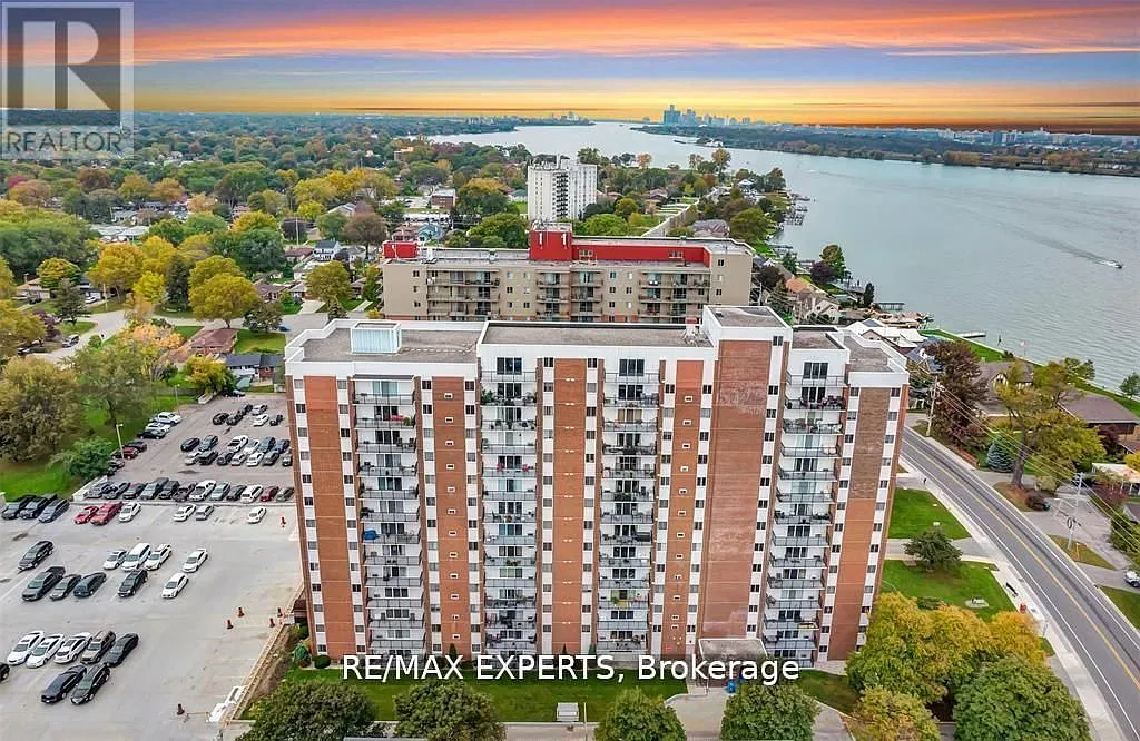Bayview Towers — Photo 1