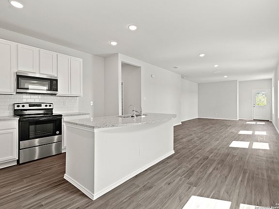 4th image of 297 Gathering Drive