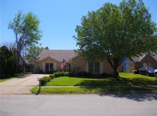 6800 Greenspring Dr, Arlington, TX 76016