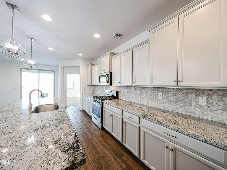 2306 E Branham Ln — Photo 12