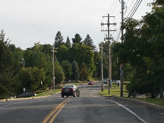 4th image of 33 Cunningham Dr