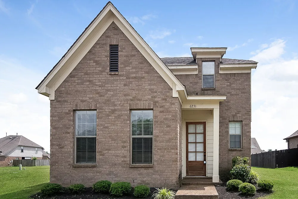 4 bed, 2.0 bath, 1747 sqft, $2,065 — Photo 1