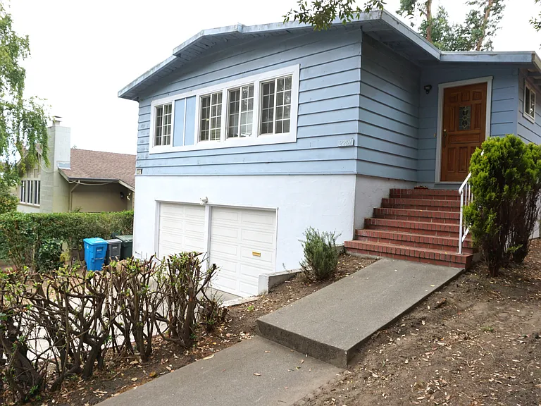 2201 Evergreen Dr — Photo 1