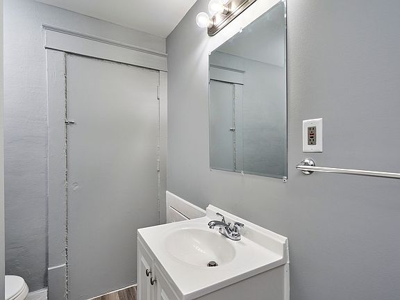 4th image of 667 East Ave