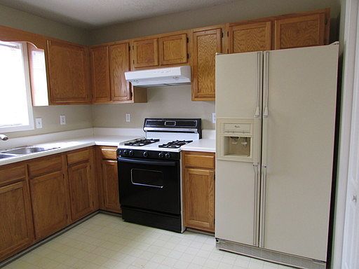 3rd image of 1096 Berkley Dr