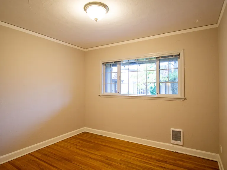 2010 SE Sherman St #2 — Photo 11
