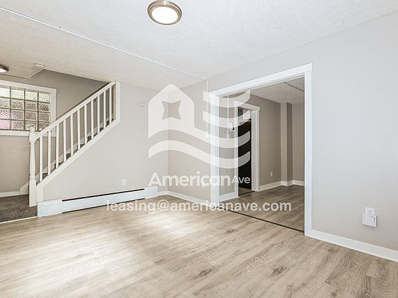1313973_002_wm_-_living_room_13304411.jpg