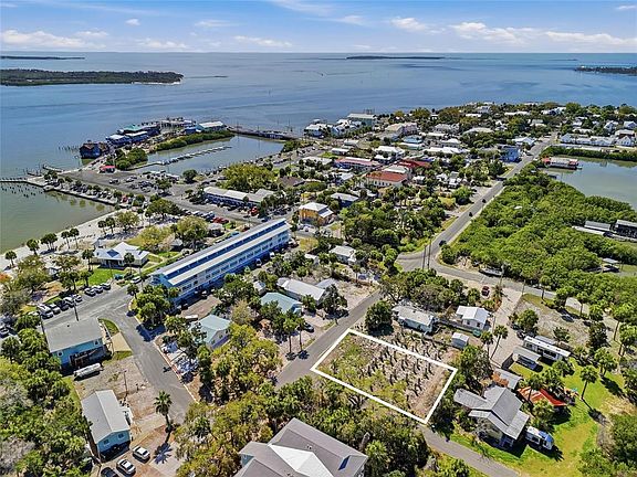 4th image of 3rd St Lot 1