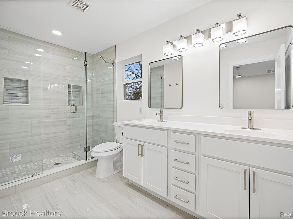 17348 Hilton St, photo 14