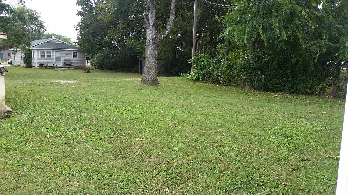 716 Stevens Avenue NE — Photo 3