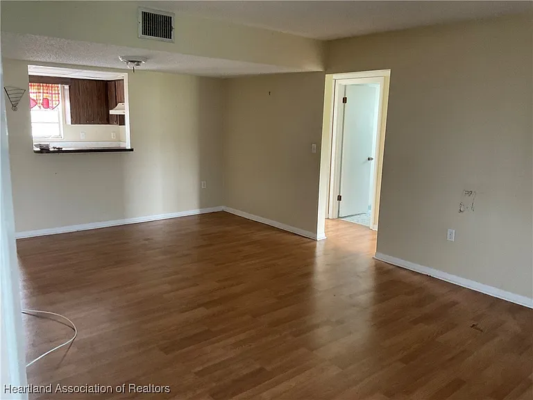 1015 Lakeview Dr — Photo 6