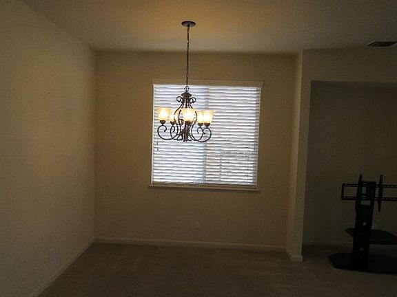 4th image of 2571 Emerald Dr