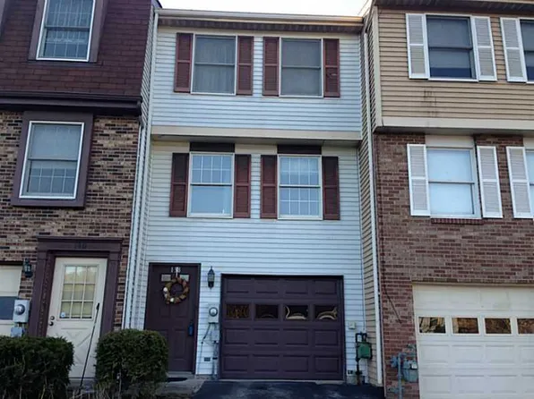 138 Ligonier Ct, New Kensington, PA 15068