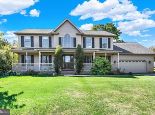 2 Holiday Dr, Shrewsbury, PA 17361