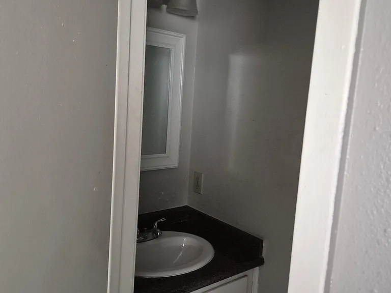 818 W 28th Ave #B22 — Photo 9