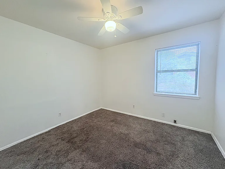 1004 Powell Rd — Photo 13