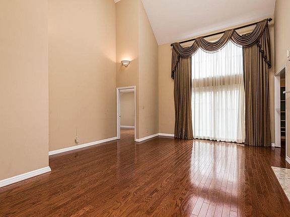 4th image of 1350 Orleans Dr