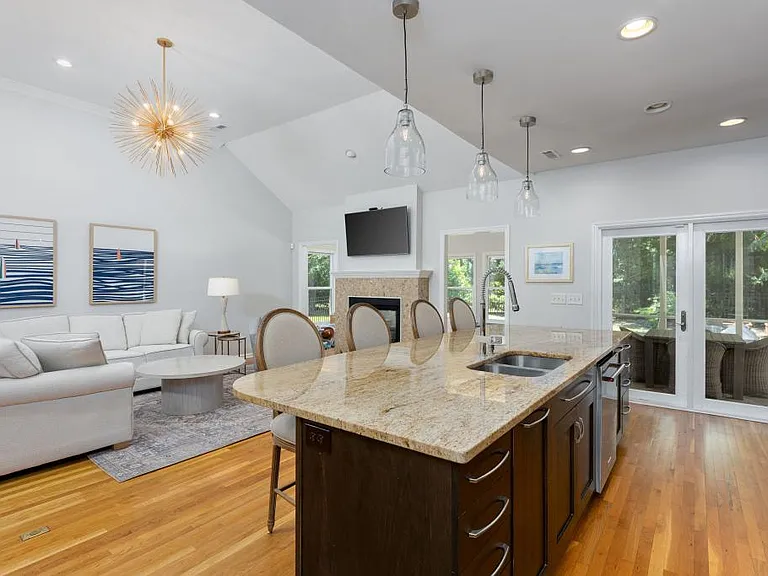 8703 Decoy Ln — Photo 11