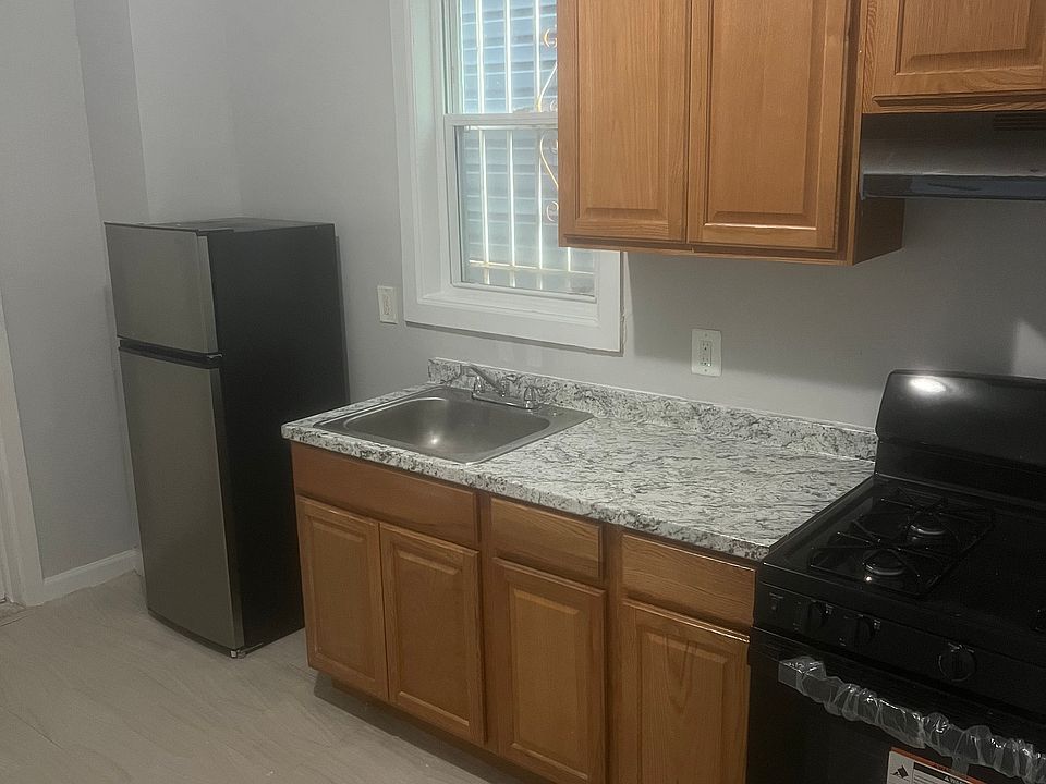 1st image of 794 S 14th St Floor 1