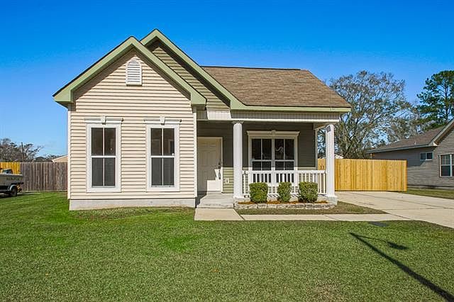 1st image of 2752 Village Ct
