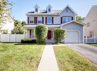 69 Providence Blvd, Kendall Park, NJ 08824