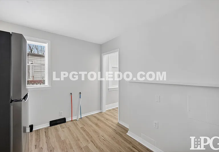 921 Berry St — Photo 15