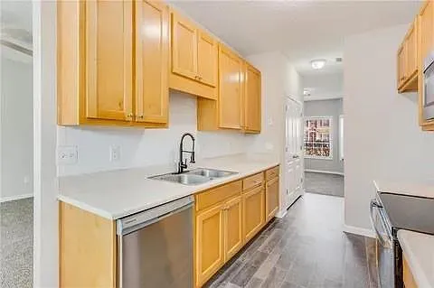 3 bed, 2.5 bath, 1556 sqft, $2,000 — Photo 4