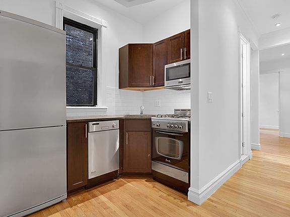 4th image of 420 E 66th St APT 4H