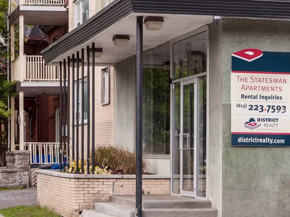 145 Stewart St #2, Ottawa, ON K1N 6J4