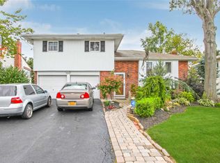 2715 Clubhouse Rd, Merrick, NY 11566