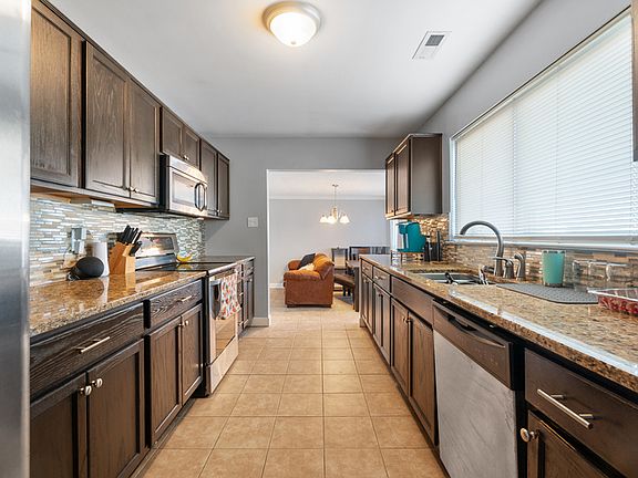 5th image of 5569 Aurora Dr