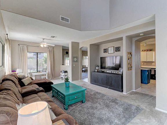 4th image of 8843 W Laurel Ln