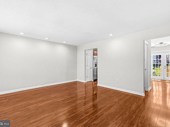 3rd image of 11404 Applegrath Way