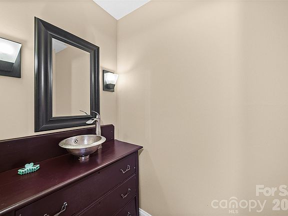 4th image of 1801 Pewsbury Rd