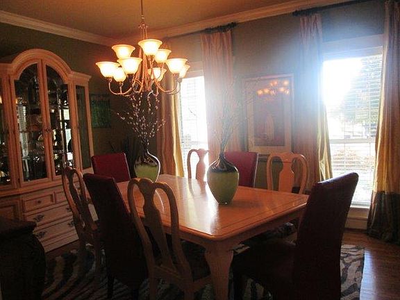 3rd image of 9 Woodcrest Dr